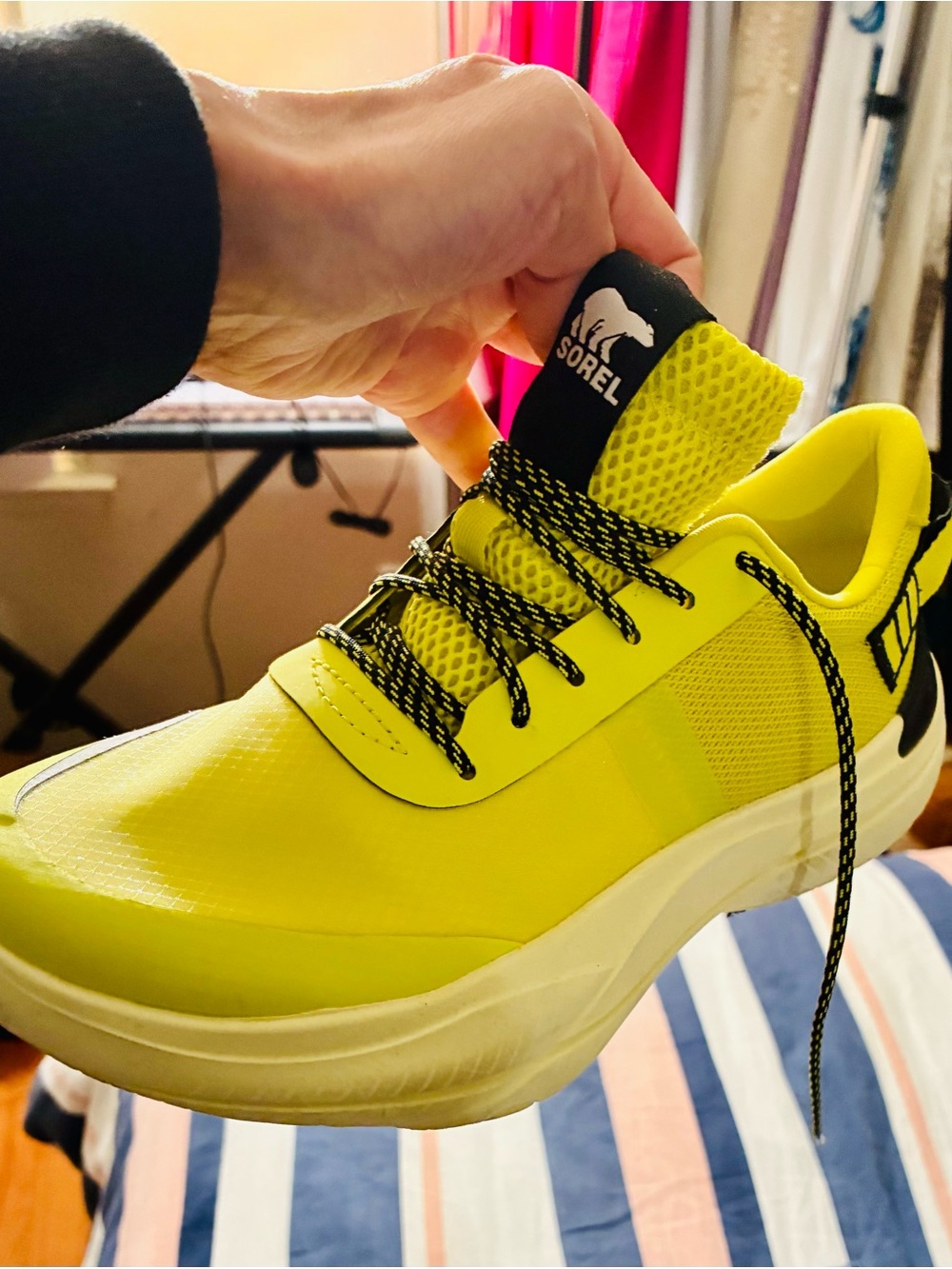 Sorel Men's Neon Yellow explorer Blitz Sneaker with Black Accents sz 8